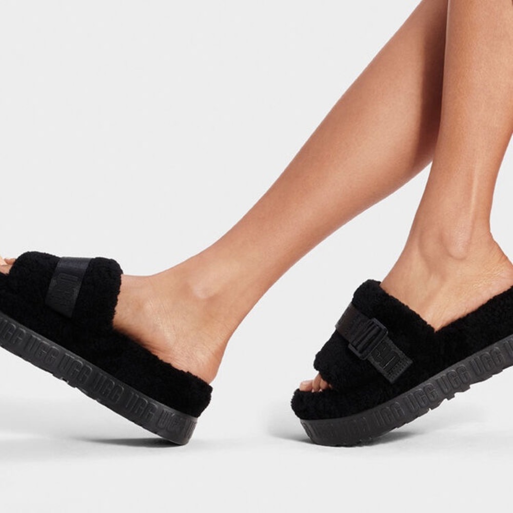 Ugg Women’s Fluffita Black Sheepskin Slipper